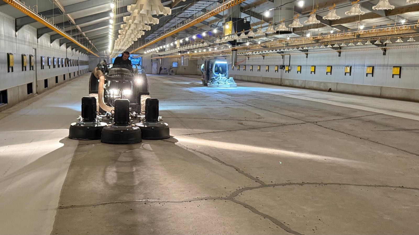 Betonvloer die duurzaam en milieuvriendelijk geslepen wordt